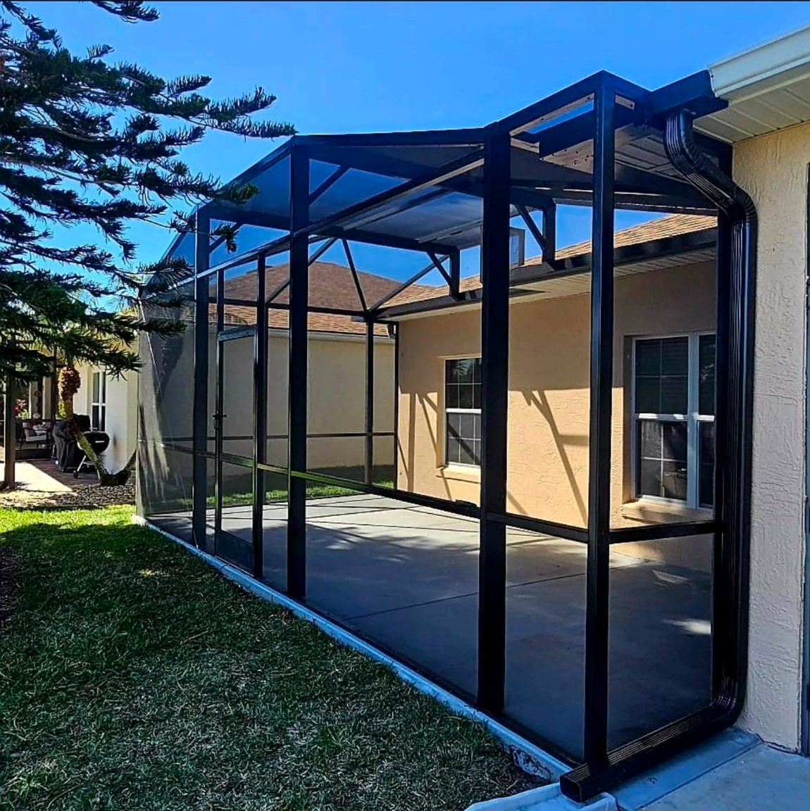 Screen enclosure and lanai